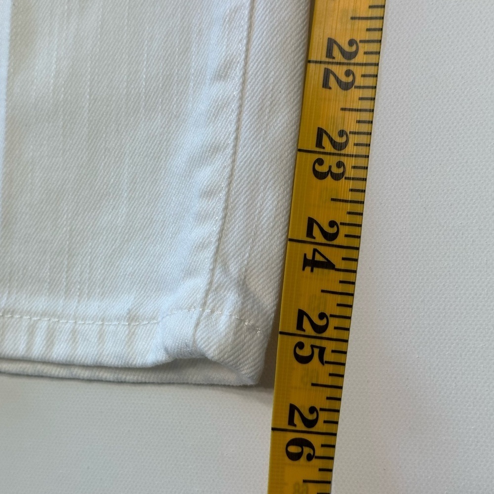 Levi's Women's Straight Leg White Jeans - Picture 8 of 8